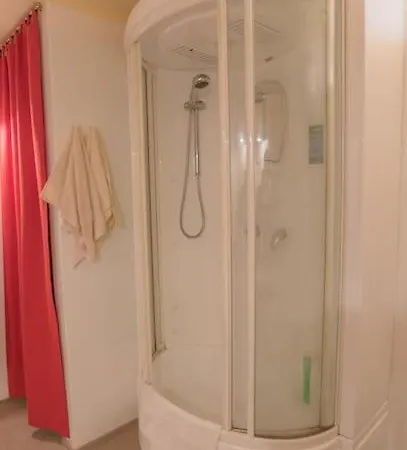 Prestigioso, Sotto Al Castello Di Lipari