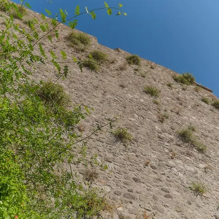 Prestigioso, Sotto Al Castello Di *