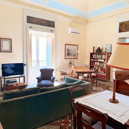 Prestigioso, Sotto Al Castello Di Apartman *