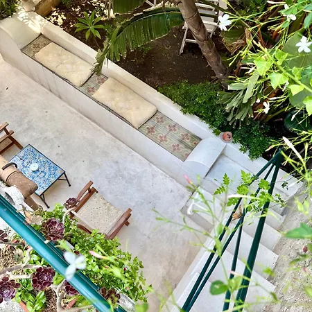 Prestigioso, Sotto Al Castello Di *