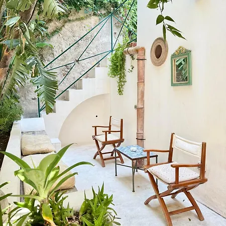 Prestigioso, Sotto Al Castello Di * Lipari