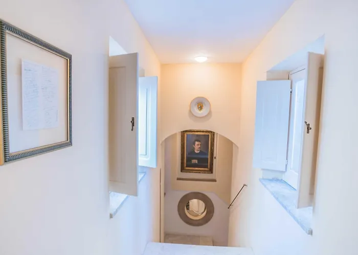 Prestigioso, Sotto Al Castello Di *