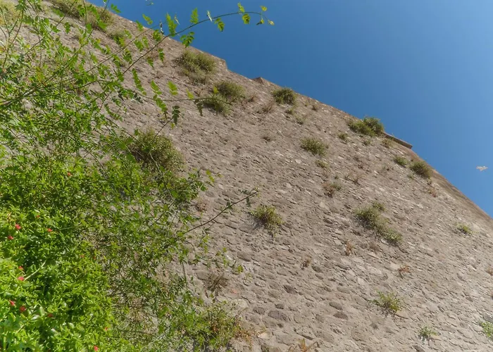 Prestigioso, Sotto Al Castello Di *