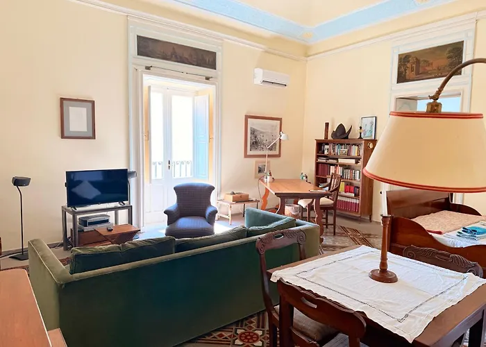 Prestigioso, Sotto Al Castello Di Apartamento *