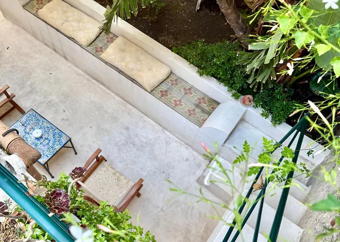 Prestigioso, Sotto Al Castello Di *